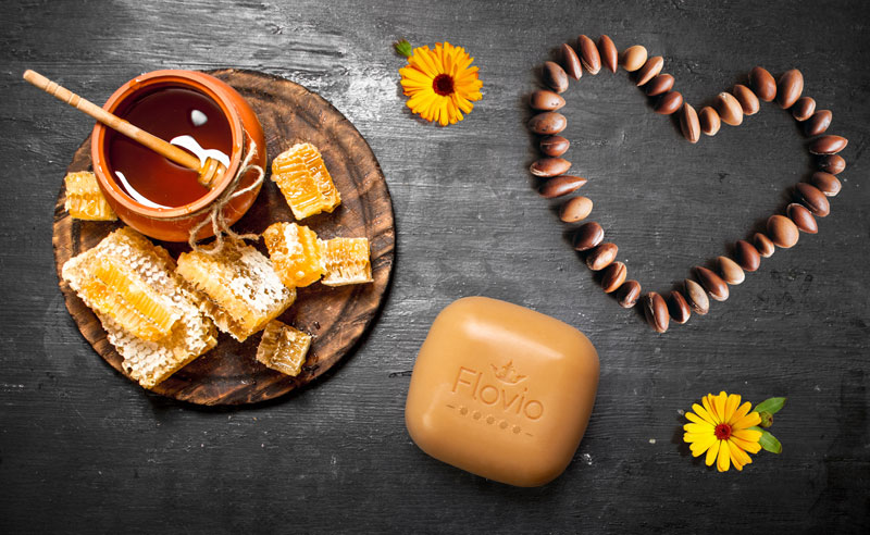 Argania Golden Surgras Soap on table طب آفرین آذربایجان